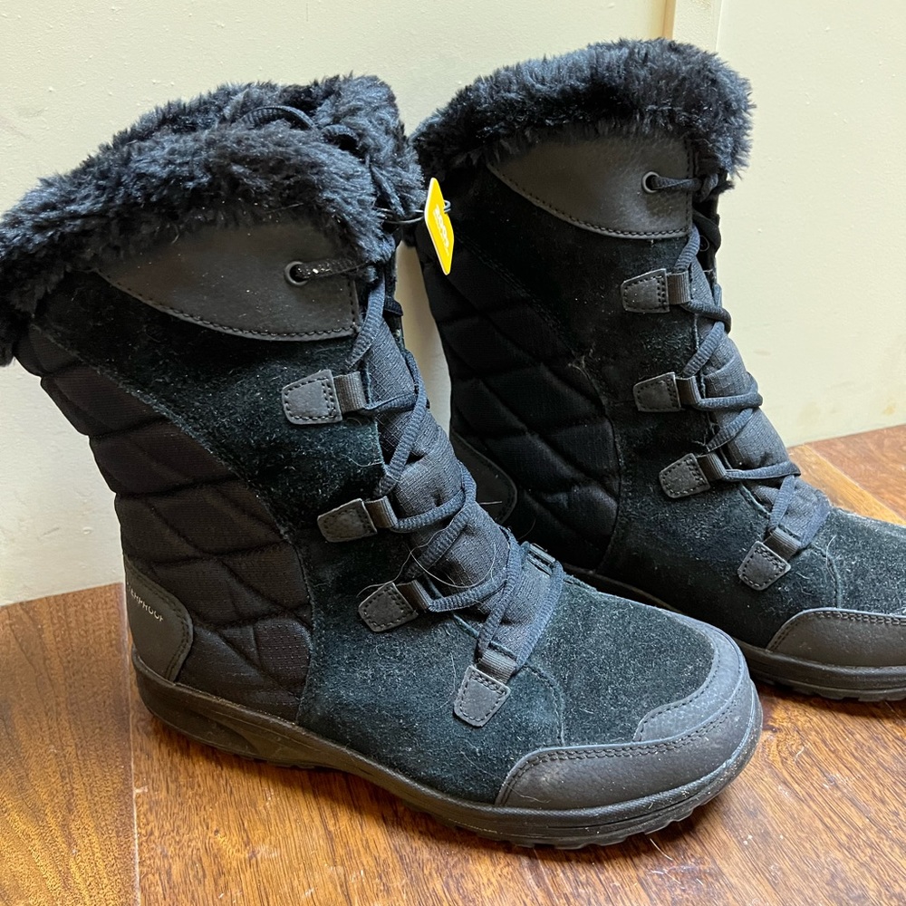 NWT Colombia Snow Boots. Size 10. NWT
